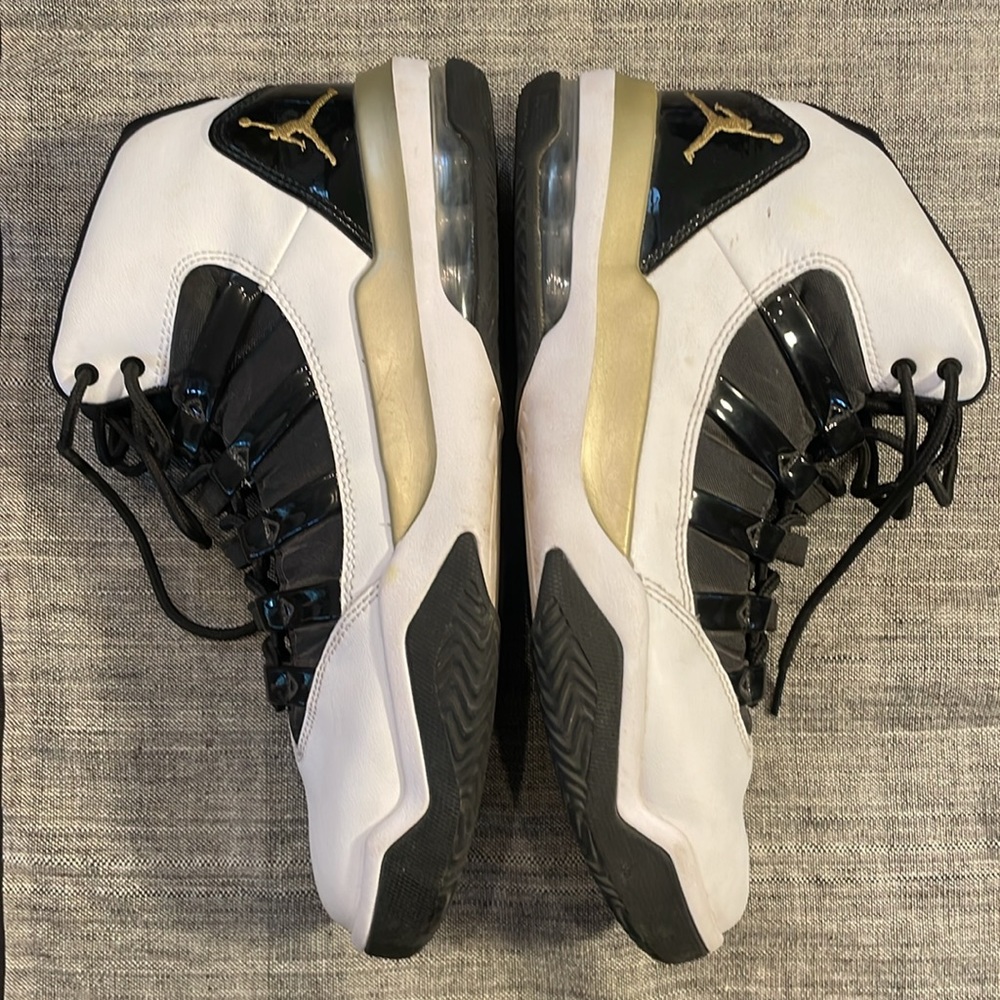 Jordan Max Aura White Metallic Gold Black Men’s Size 8.5 EUC - Picture 1 of 9